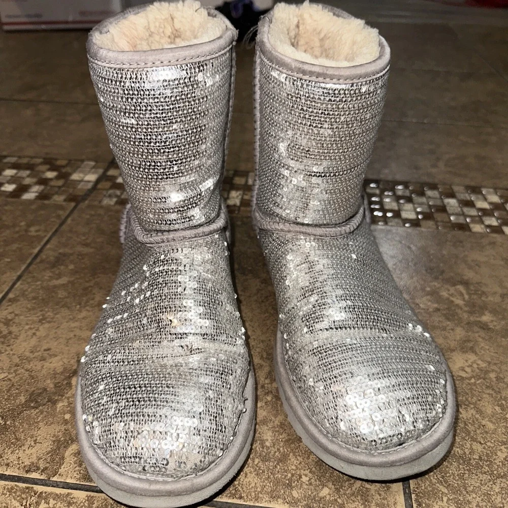 VINTAGE RARE UGG AUSTRALIA SILVER SEQUINS WOMENS SZ 6 - Picture 5 of 8